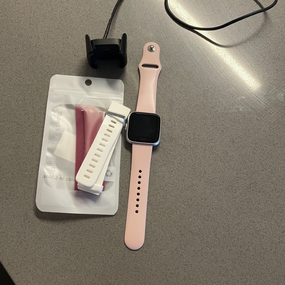 Fitbit Versa Lite - USED (with 2 bands)